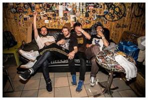 Premiere: Breton - 'Exit Row'